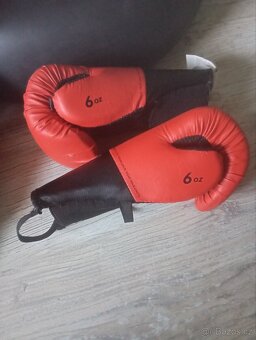 Boxovací pytel a rukavice značky Decathlon - 3