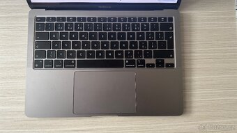 Apple MacBook Air M1 - ROK STARÝ - 3