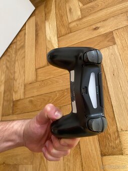 Playstation 4 slim - 3