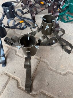 10 kovových + 2 umělé stojany na vánoční stromeček - 3