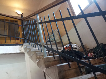 Prodej dvou rodinných domů s velkými stavebními pozemky - 3