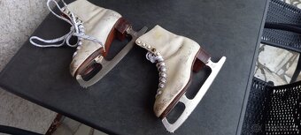 Staré dámské brusle - 3