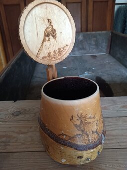 Starožitný vyřezávaný korbel. - 3