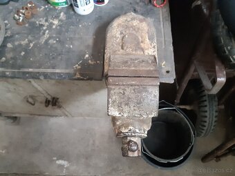 Dílenský svěrák s kovadlinkou samotný nebo s ponkem - 3