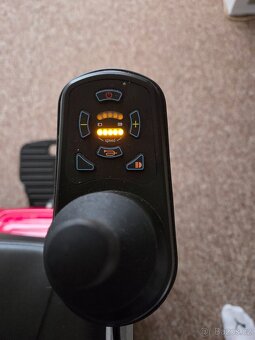 Invalidní elektrický vozík - 3