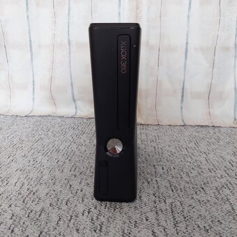 Xbox 360 + 2 hry - 3