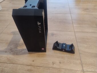 PLAYSTATION 4 + DOKOVACÍ STANICE+DUALSHOCK - 3