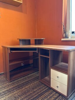 Rohový PC stůl – elegantní a praktický - 3