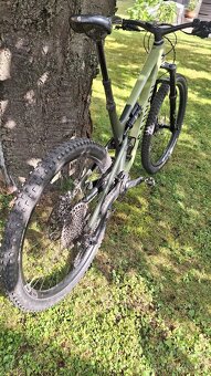 Prodám Canyon Spectral CF 9 2022 váha 13,6Kg - 3
