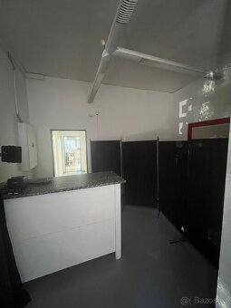 Na prodej kompletně vybavená kuchyň pro provoz pizzerie - 3