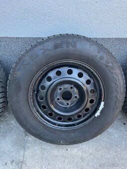 Prodám sadu disku se zimní pneu 215/70/16 - 3