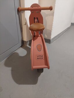 Prodám odrážedlo Skútr Vespa - 3