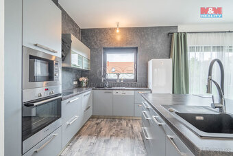 Prodej rodinného domu 137 m², pozemek 1245 m² Zichovec - 3