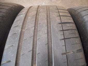 215/45R18 - 3