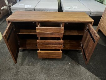 Krásná NOVÁ hnědá Komoda masivní Akácie 147cm - 3