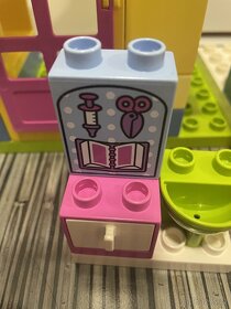 Lego Duplo 10606 - Doktorka Plyšáková - Ordinace na dvorku - 3