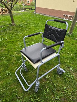 Toaletni invalidni kreslo s kolecky - 3