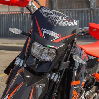 SWM Motard SM125R - 3
