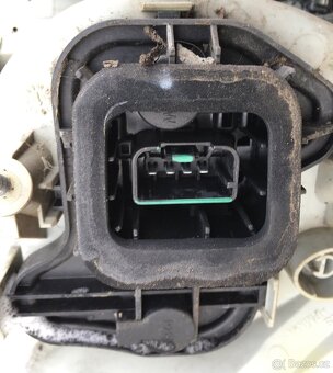 VW Golf V 3dveř., zadní org. světla vč. patice a žárovek - 3