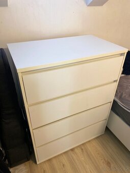 Bílá komoda MALM - 3