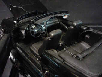 Ford Mustang GT 1999 Convertible Maisto 1/18 - 3