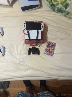 PS5 + 2 ovladače + 2 hry a Nintendo Switch OLED + Mario Kart - 3