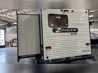 Americký obytný přívěs Zinger 18DS Výsuv DPH - 3