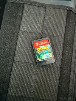 Nintendo Switch OLED + pouzdro + hra Crash - 3