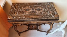 historický nábytek - vykládaný hrací karetní stolek - 3