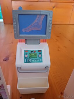 Barbie Mattel klinika, lékařka - 3