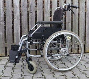 032-Mechanický invalidní vozík Meyra. - 3