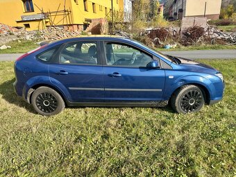 Ford Focus 1.6 74kW rv. 2006 STK 09/26 zimní pneu - 3