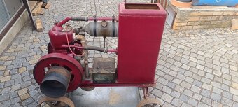 Stabilní motor Slavia 3hp v chodu - 3