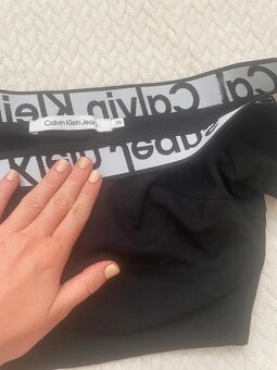 Calvin Klein Crop top/triko na ramena XS - 3