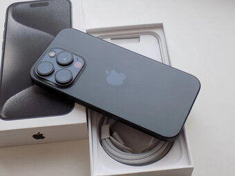 Smartphone Apple iPhone 15 256 GB černý - 3