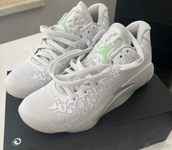 BASKETBALOVÉ BOTY 37,5/ 23,5cm - 3