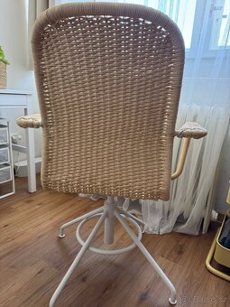 IKEA STIGBYGEL otočná židle s područkami, béžová/bílá - 3