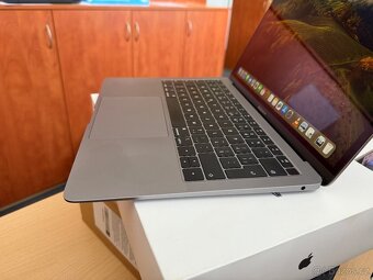 Apple Macbook air 13.3”, i5, 16GB RAM - 3