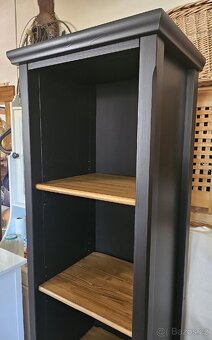 Knihovna Ikea Markör po renovaci - 3