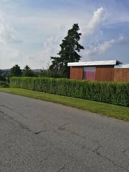 Slunná zahrada s bazénem, pergolou a technickým zázemím – Li - 3