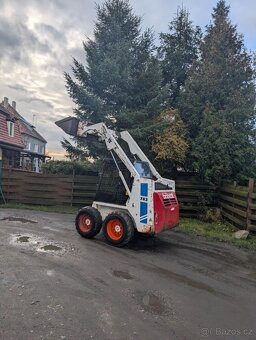 Bobcat 743 smykovy nakladač - 3