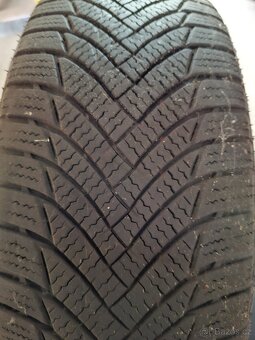 Prodám pneu 215/65R16 - 3