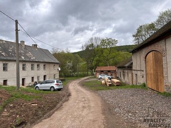 Prodej zemědělské usedlosti 895 m², pozemek 451 434 m2 - 3