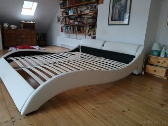 Podsvícená postel 180cm - 3