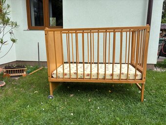 Dřevěná dětská postýlka - 3