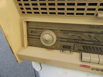 Nabízím historické radio Philips. Netestováno. Poškozená dy - 3