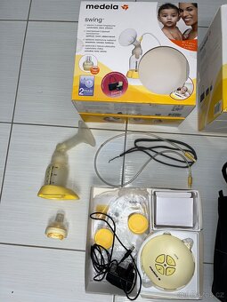 Medela Dvoufázová elektrická odsávačka + termotaška a lahve - 3