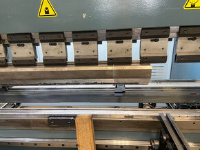 CNC ohraňovací lis DURMA AD - R 30220 - 3