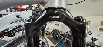 Vidlice Rock Shox Pike RCT3 stavitelná 160mm - 3