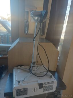 Projektor plus elektricky ovládané plátno 3x2m (142inch) - 3